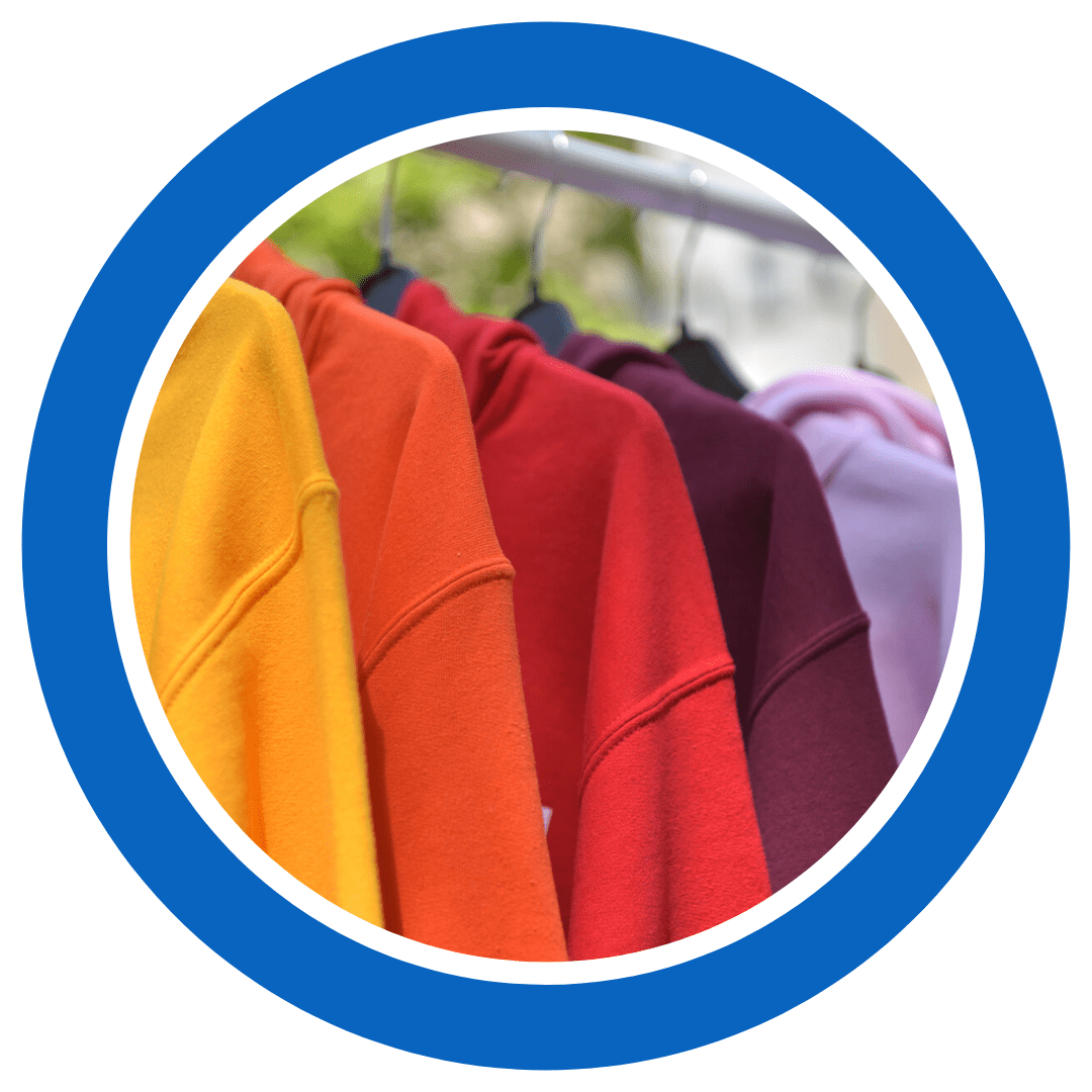 Essayage de pulls rhétos personnalisés
